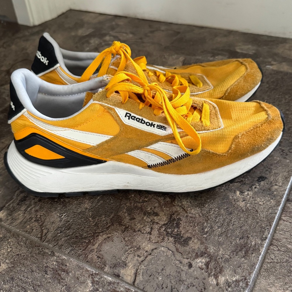 Reebok classic leather legacy az collegiate gold GY2712‎  Mens Size 8.5 Sneakers